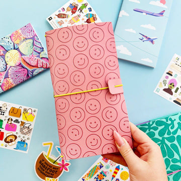 Housse de carnet de voyage – Pipsticks - Modèle Happy
