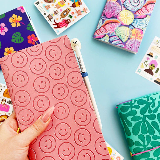 Housse de carnet de voyage – Pipsticks - Modèle Happy