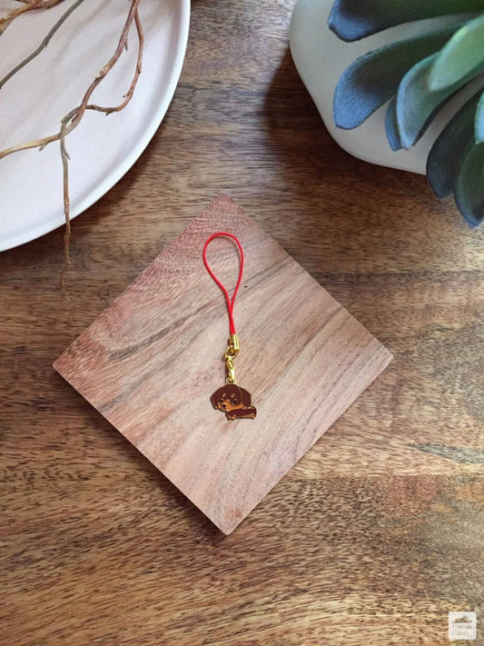 Breloque en émail – Porte-clés Teckel (chocolat et feu)